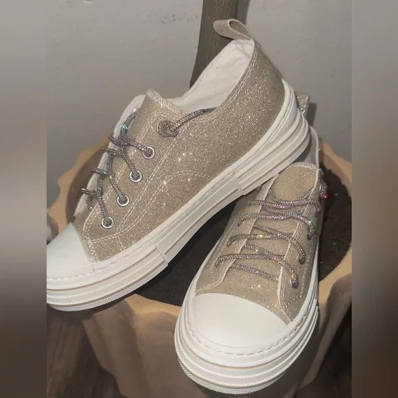 Very G Womens Aman Glitter 2 Lace Up Canvas Sneaker, Gold - Picture 1 of 5